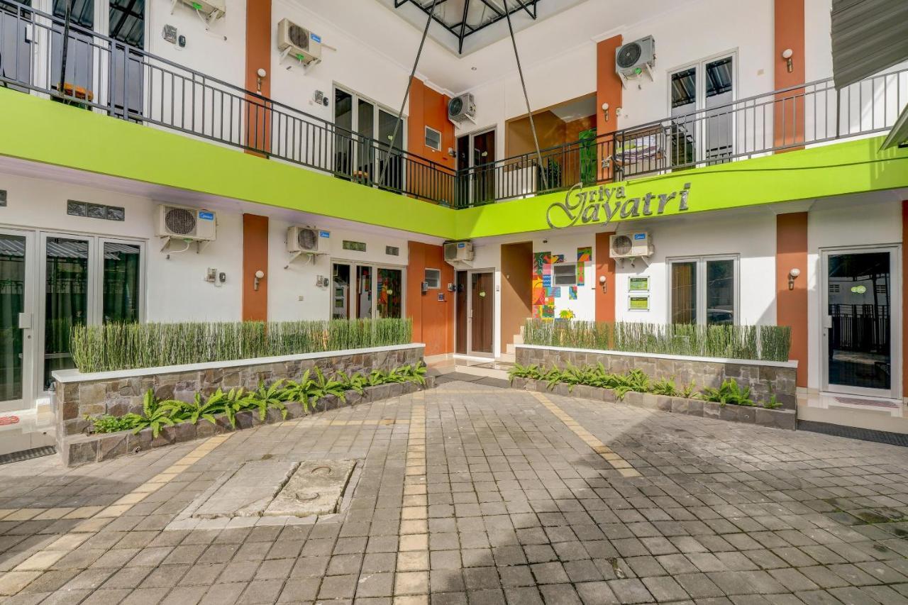 Super Oyo 3496 Griya Gayatri Syariah Hotel Melati Exterior photo