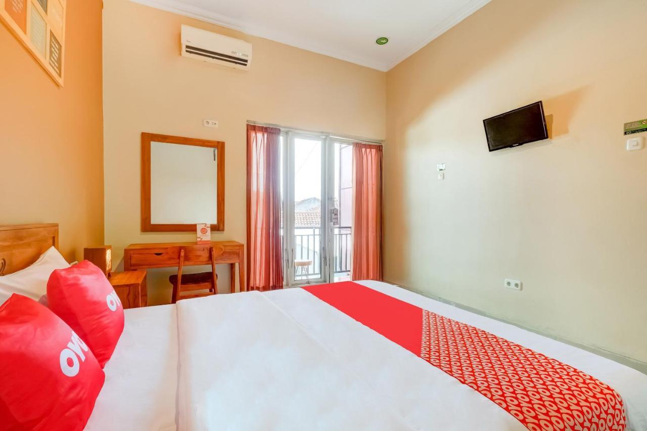Super Oyo 3496 Griya Gayatri Syariah Hotel Melati Exterior photo
