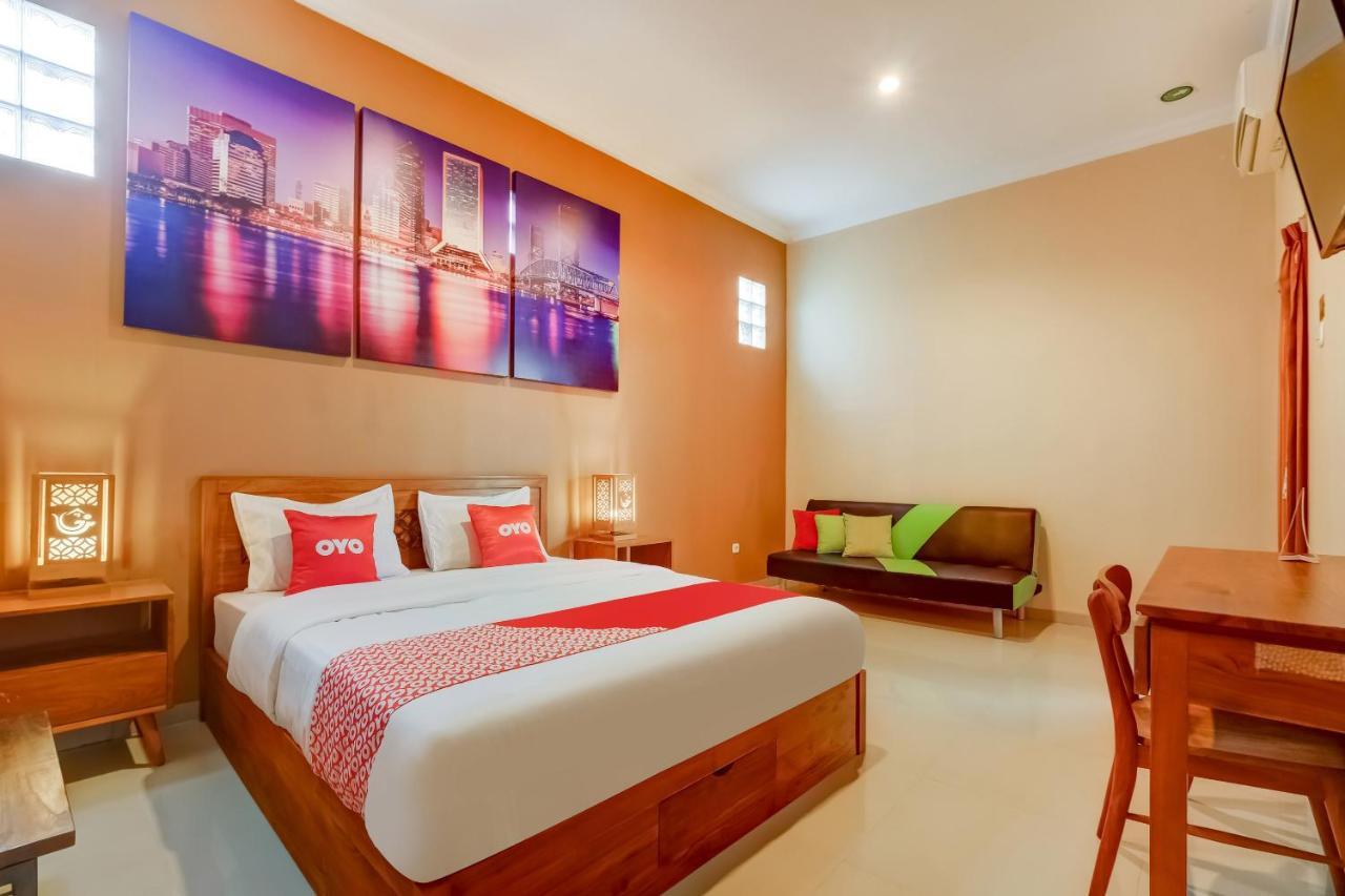 Super Oyo 3496 Griya Gayatri Syariah Hotel Melati Exterior photo