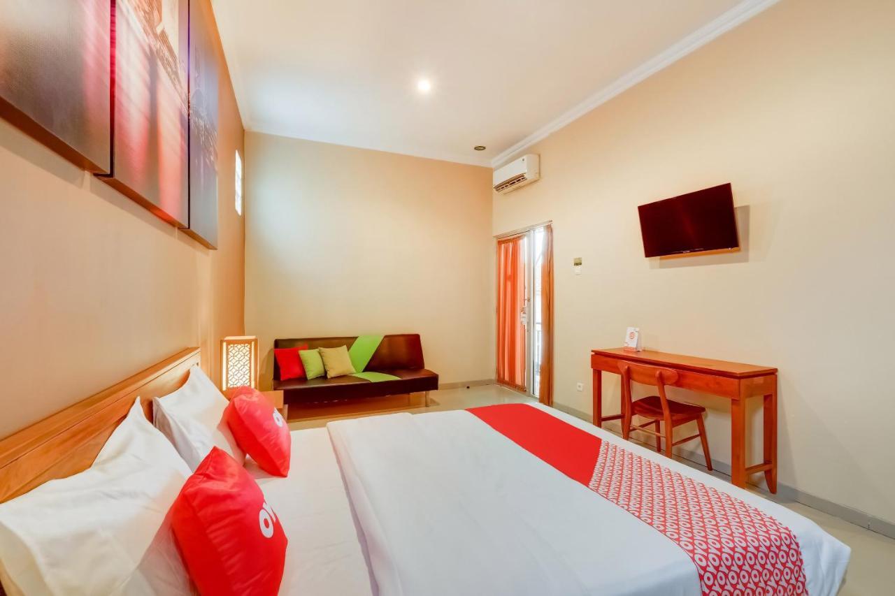 Super Oyo 3496 Griya Gayatri Syariah Hotel Melati Exterior photo