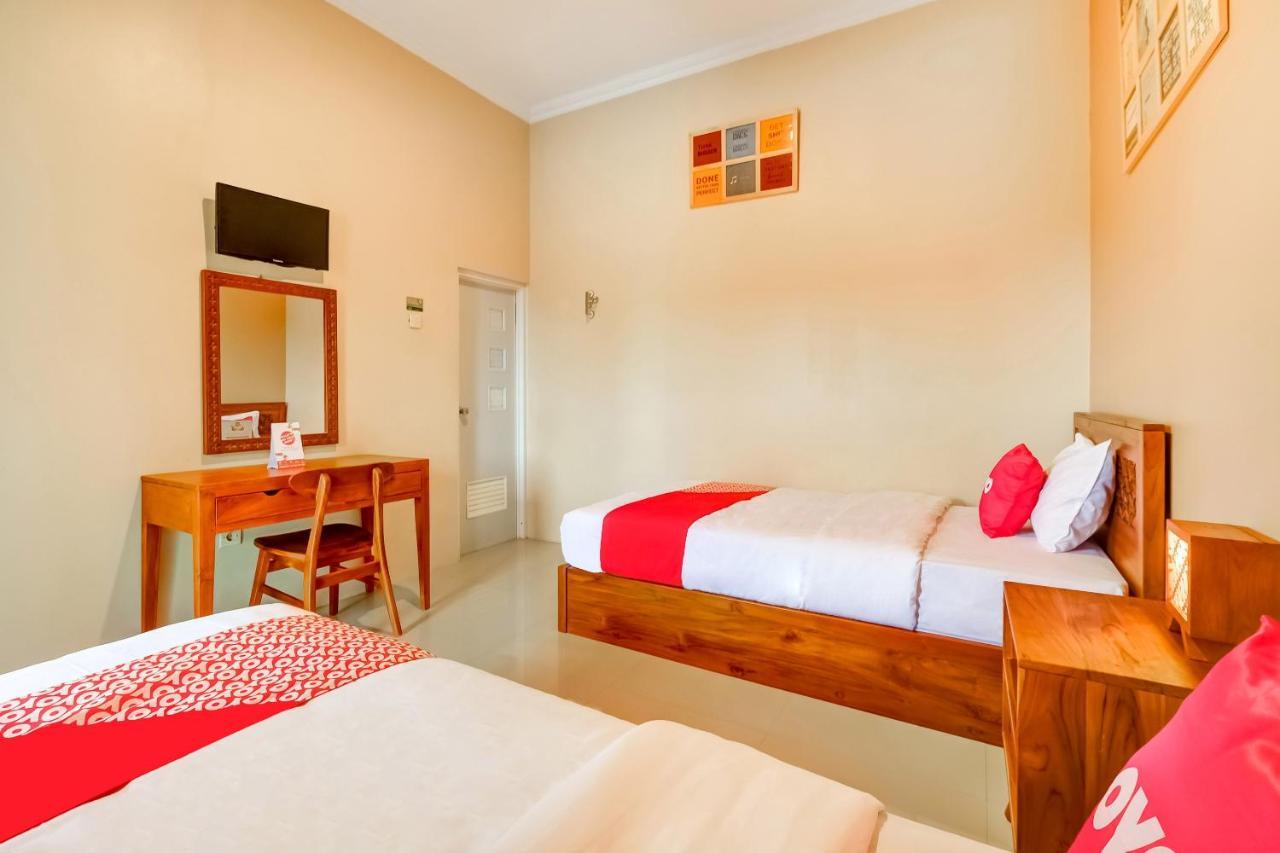 Super Oyo 3496 Griya Gayatri Syariah Hotel Melati Exterior photo