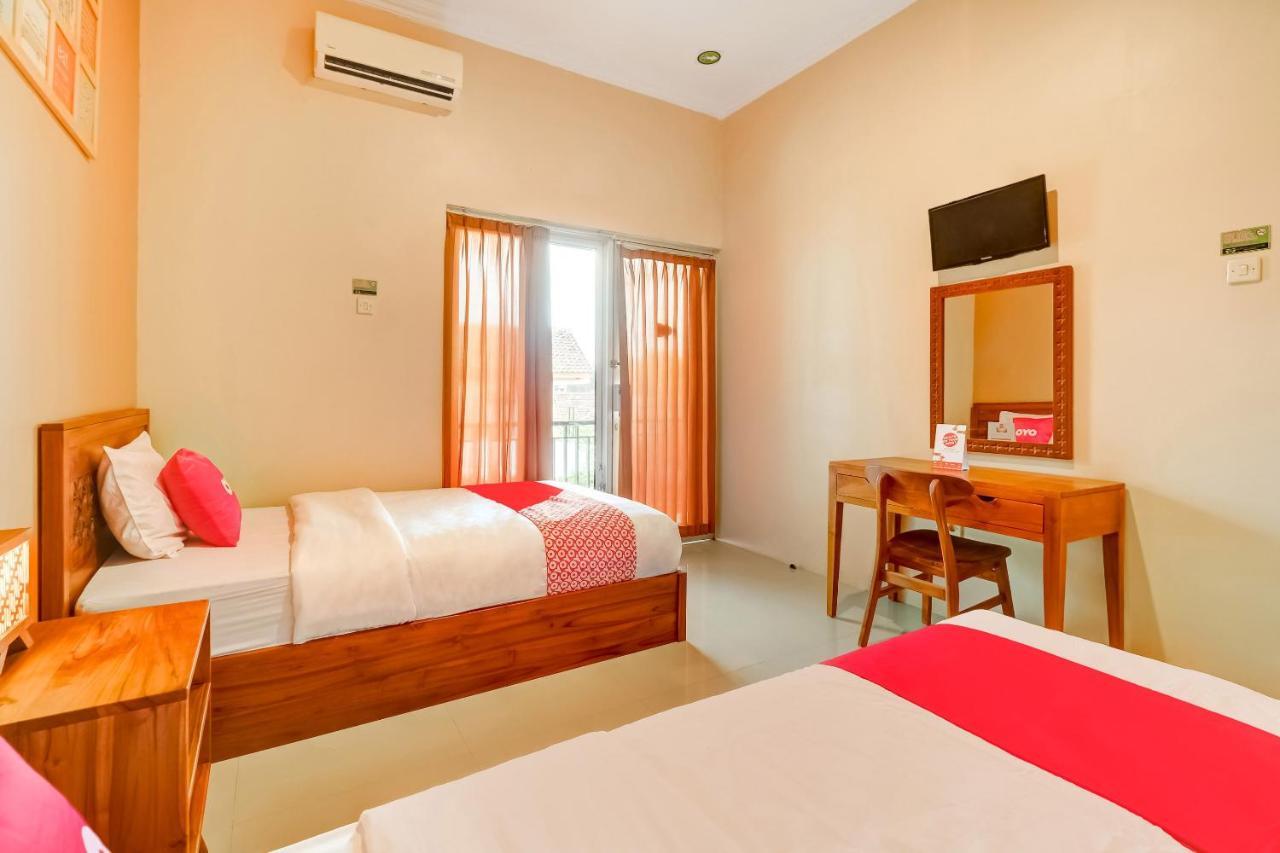 Super Oyo 3496 Griya Gayatri Syariah Hotel Melati Exterior photo