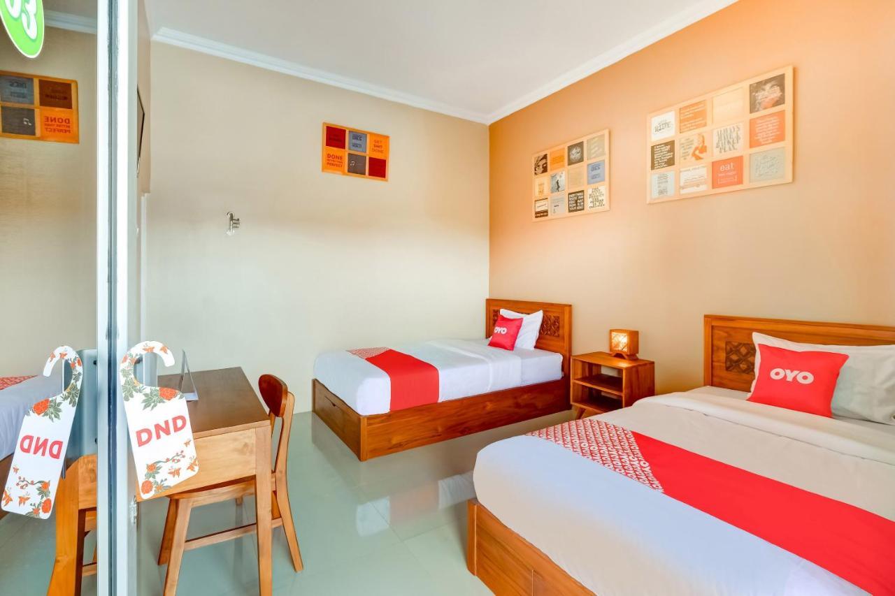 Super Oyo 3496 Griya Gayatri Syariah Hotel Melati Exterior photo