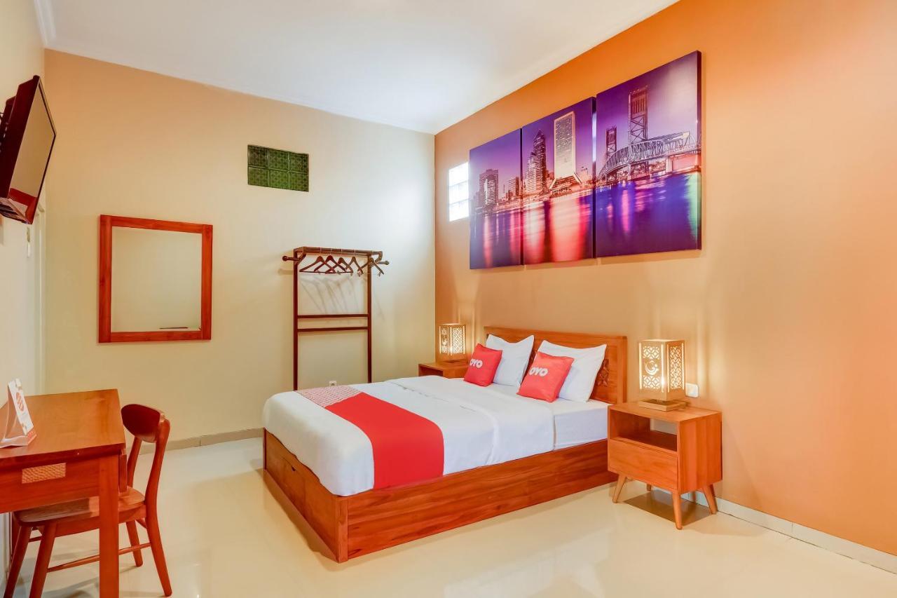 Super Oyo 3496 Griya Gayatri Syariah Hotel Melati Exterior photo