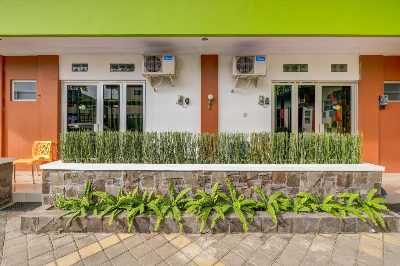 Super Oyo 3496 Griya Gayatri Syariah Hotel Melati Exterior photo