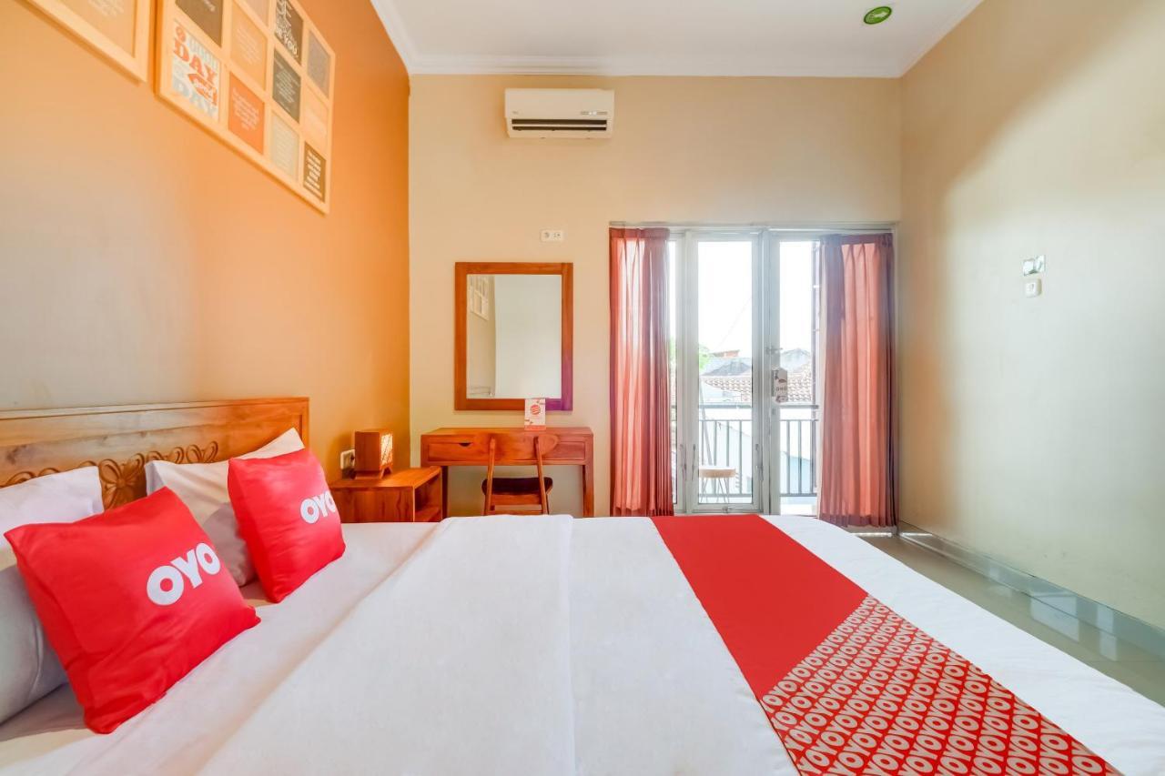 Super Oyo 3496 Griya Gayatri Syariah Hotel Melati Exterior photo